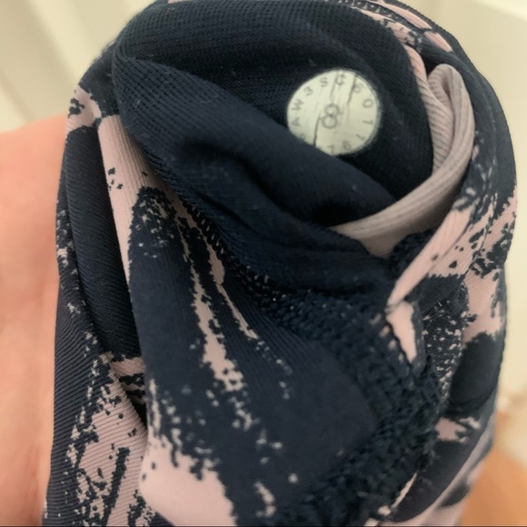 SOLD Wunder Under Crop 21” Size 8 - Picture 7 of 7